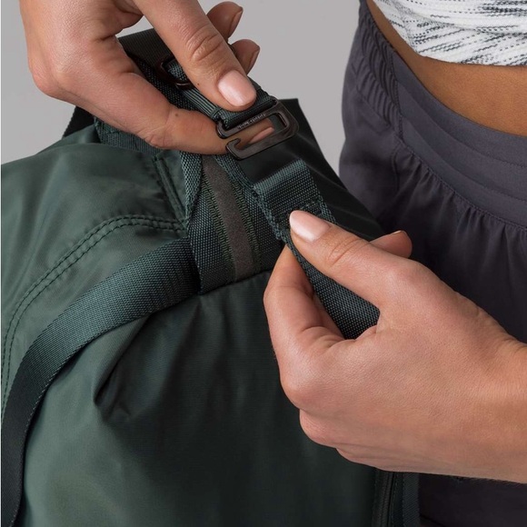 ❌SOLD❌ NWOT Lululemon Fast Track Bag (3L) | Dark Forest - Picture 8 of 8